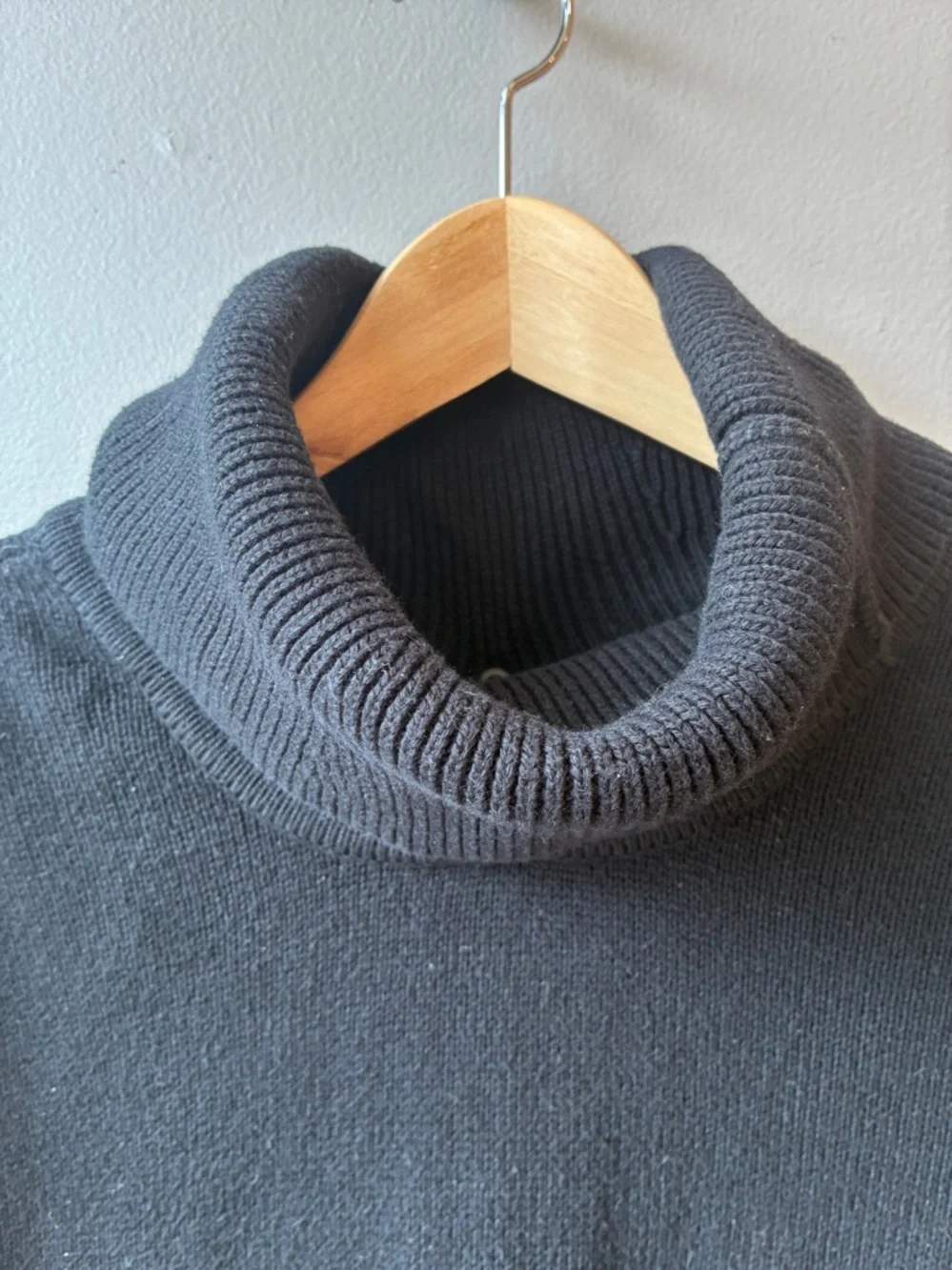 VETTA Black Oversized Convertible Knit Sweater, Small - Picture 4 of 8